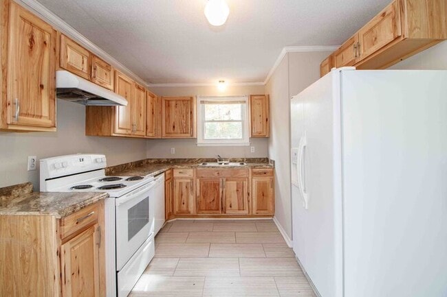 Building Photo - 808 Helton Dr