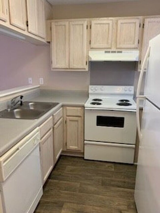 Melrose Apartments, 1br 1ba Apartment, FIR... 307 Country Club Dr NE