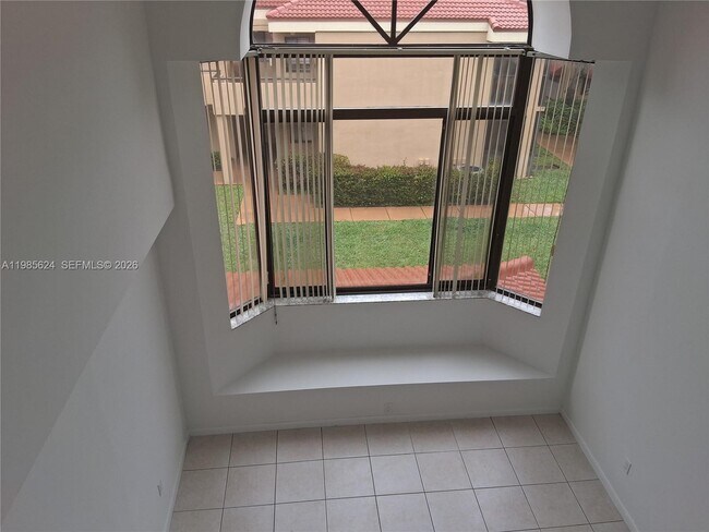 Building Photo - 15495 N Miami Lakeway