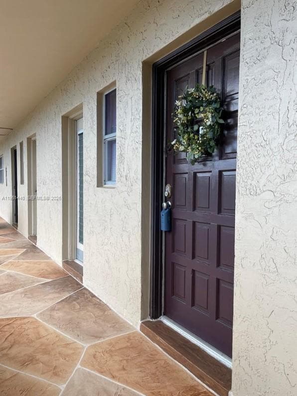 Building Photo - 6101 N Falls Cir Dr