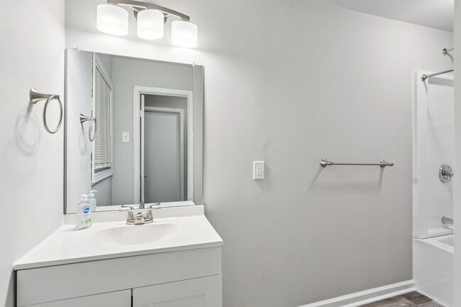 Building Photo - 3467 Valley Ridge Terrace SW