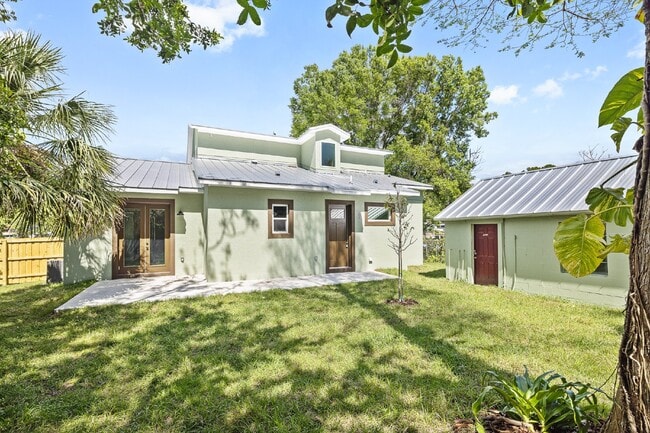 Building Photo - MODERN 3-BEDROOM W/ OFFICE WEST TAMPA HOME | BUILT 2023 | FENCED YARD | PET FRIENDLY