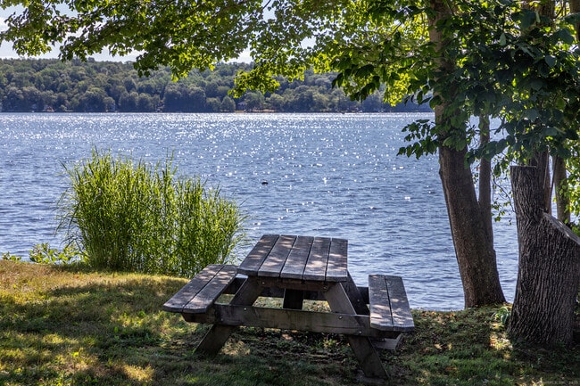 Building Photo - 300 Bantam Lake Rd