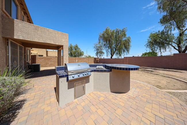 Building Photo - Welcome to this spacious 4 bedroom, 2.5 ba...