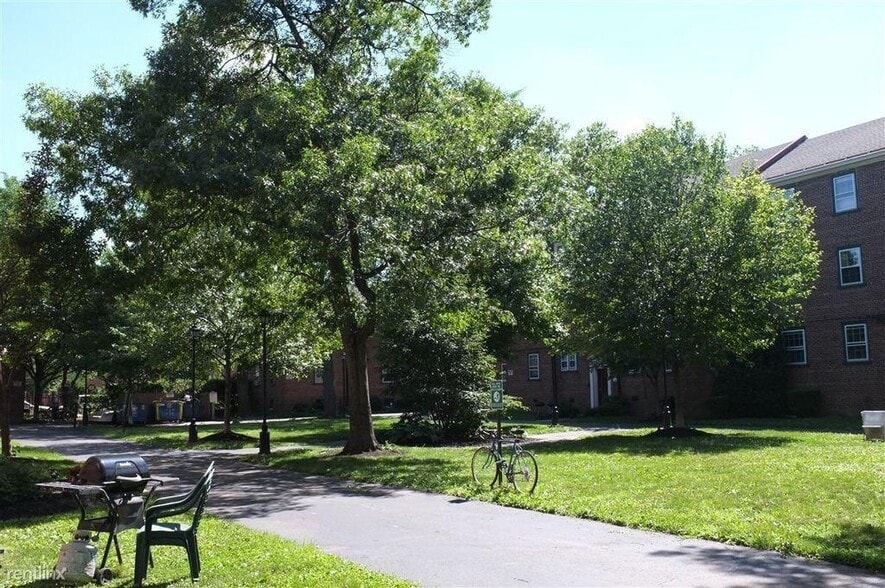 Building Photo - 733 Melon Pl