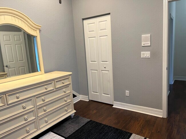 Building Photo - 4991 Bonsai Cir