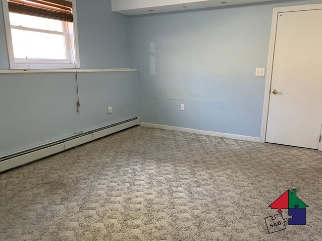 Building Photo - Barre Single Family Home - 4BR 1.5BA with In-Unit Laundry