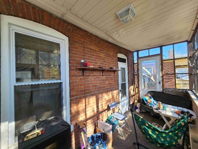 Building Photo - 496 Linden Ave