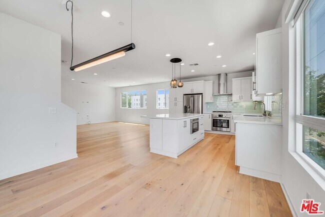 Building Photo - 4320 N Eagle Rock Blvd