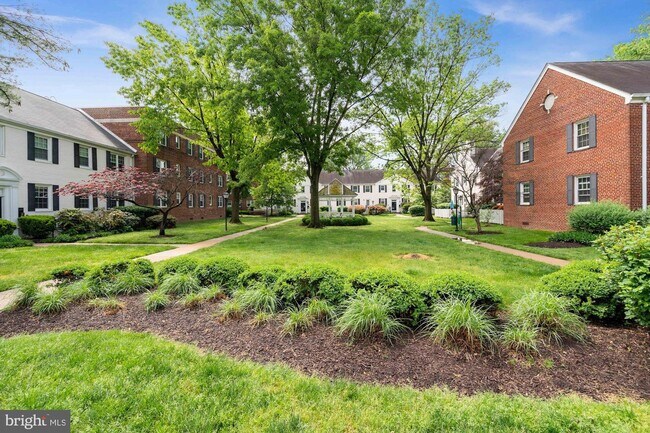 Building Photo - 2900 13th Rd S