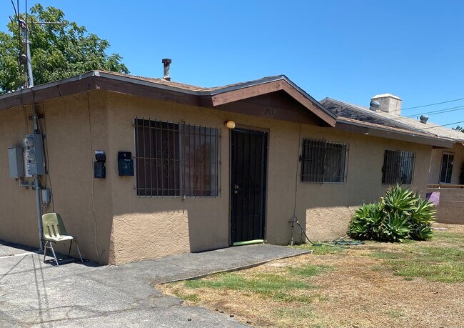 Primary Photo - 213 E Reeve St