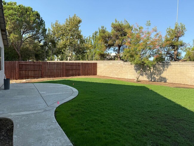Building Photo - NICE SINGLE STORY HOME NEAR PARK AND SCHOOLS!