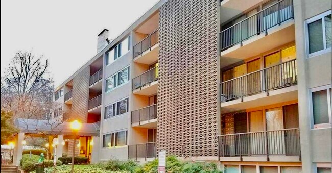Building Photo - 4420 Briarwood Ct N