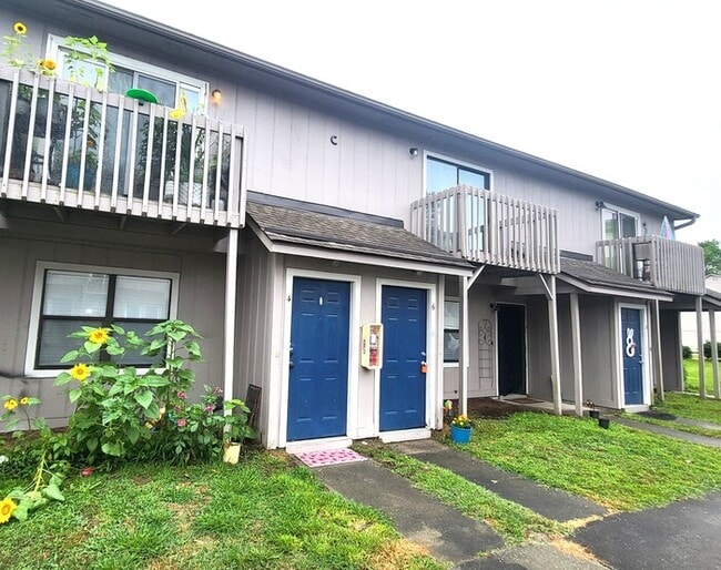 Primary Photo - Available Now! Two Bedroom Two Bath Townho...