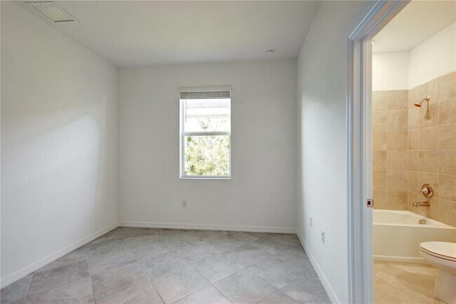 Building Photo - 11387 Pinot Dr