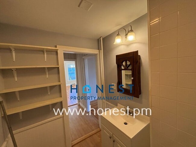 Building Photo - 103 Rackleff St