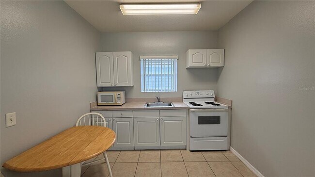 Building Photo - 627 Orchid Dr