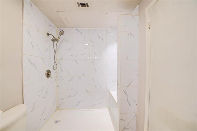 Building Photo - 3550 Country Square Dr
