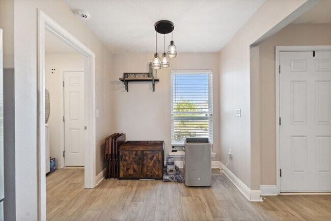 Building Photo - 7131 Penn Way