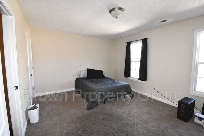 Building Photo - 3071 Candlelight Dr