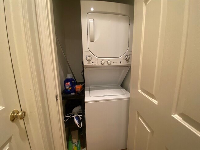 Building Photo - 1675 Washington St