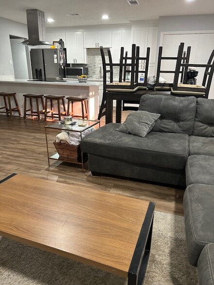 Building Photo - 6727 Vanlynn Ln