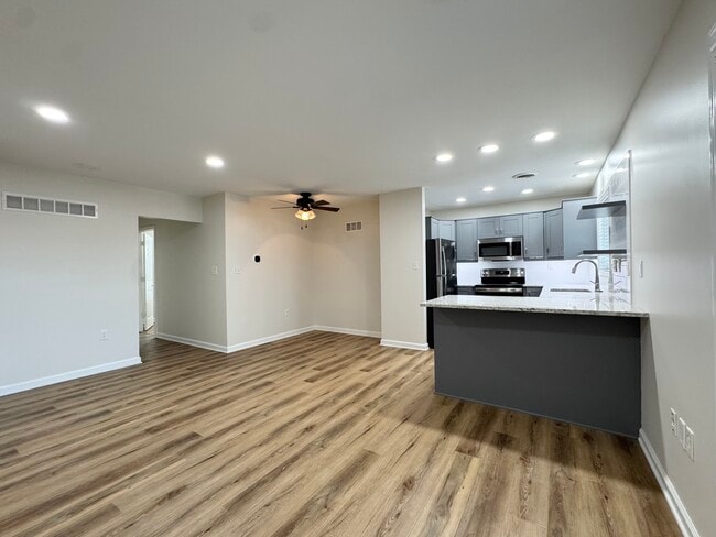 Primary Photo - 517 Gillis St
