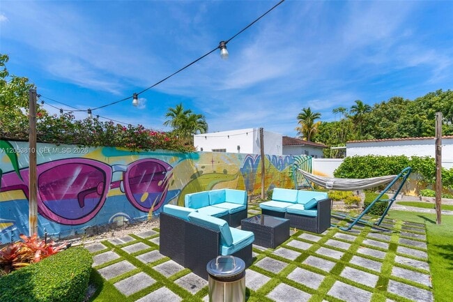 Building Photo - Northwest Flagler Terrace, Miami, FL 33125 - 2 BR 1 BA house