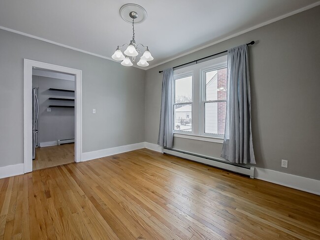 Building Photo - Fully Remodeled 2-Bed Duplex in Dearborn!