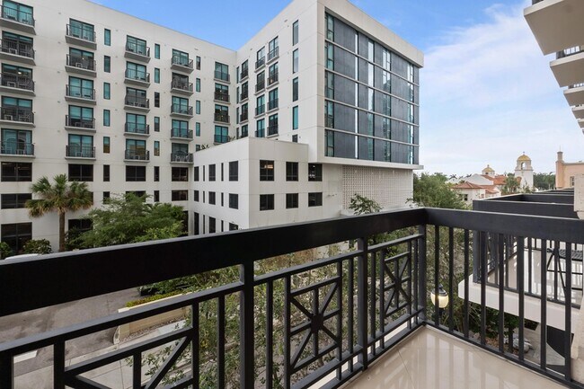 Building Photo - 701 S Olive Ave