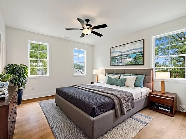 Building Photo - 711 N Main St