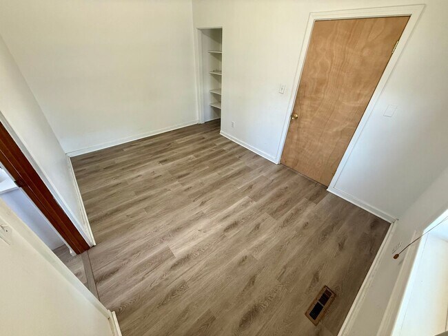 Building Photo - JAK Duplex