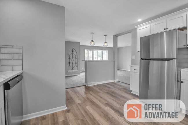 Building Photo - 31 W Cherbourg Dr