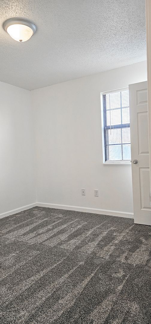 Building Photo - 1542 Diuguid Dr