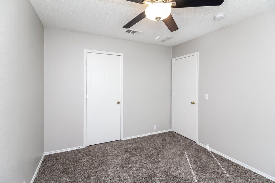 Building Photo - 822 Cascade Dr