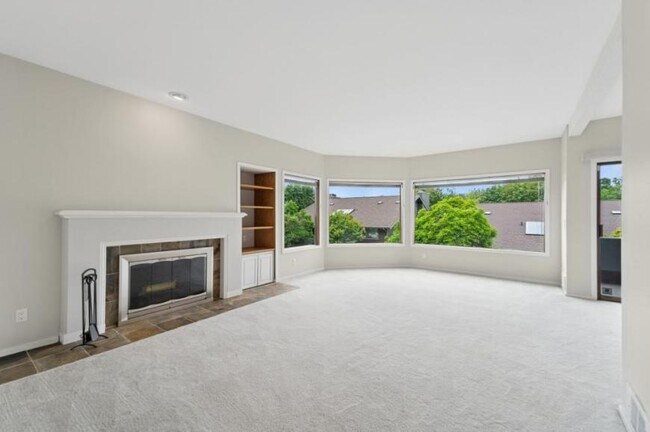 Building Photo - 2 bedroom in Seattle WA 98109