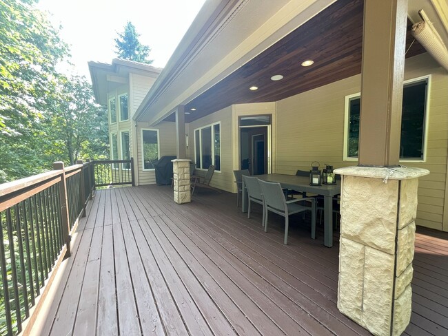 Building Photo - Forest-View Luxury Home with 5 Bedrooms, Luxury Primary Suite & Gourmet Kitchen