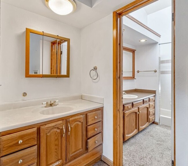 Building Photo - Redlands Escape - 2 Bedroom Condo with sunroom!