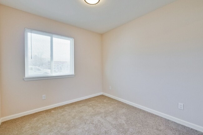 Building Photo - 1425 Sunshadow Ln