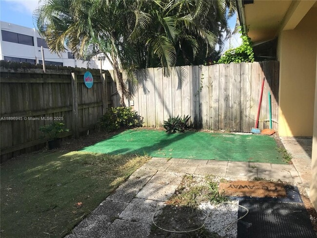 Building Photo - 2724 NE 32nd St