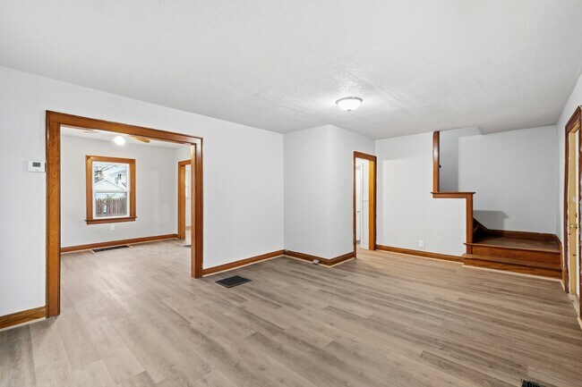 Building Photo - 607 W Grand Ave