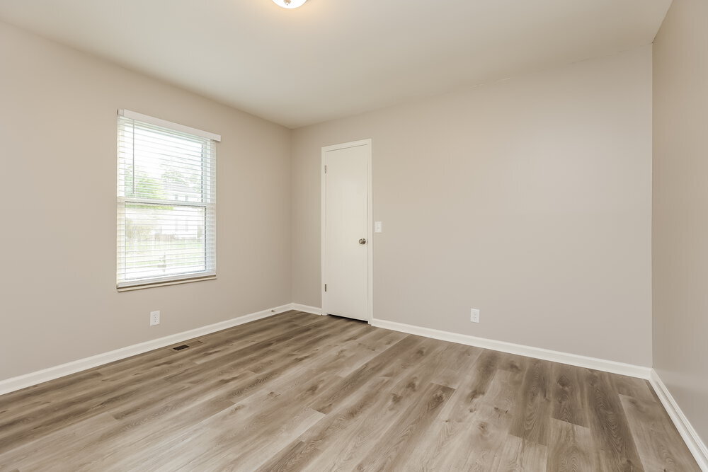 Building Photo - 5173 Roxborough Dr