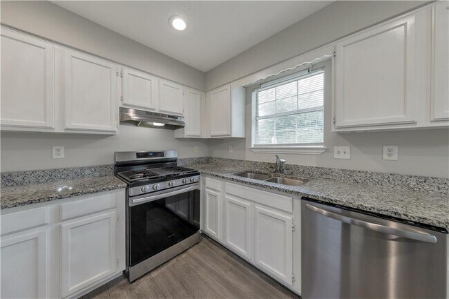 Building Photo - 1008 Huntington Trce SE