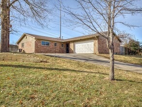 Building Photo - 3 bed / 2 bath home in great location!