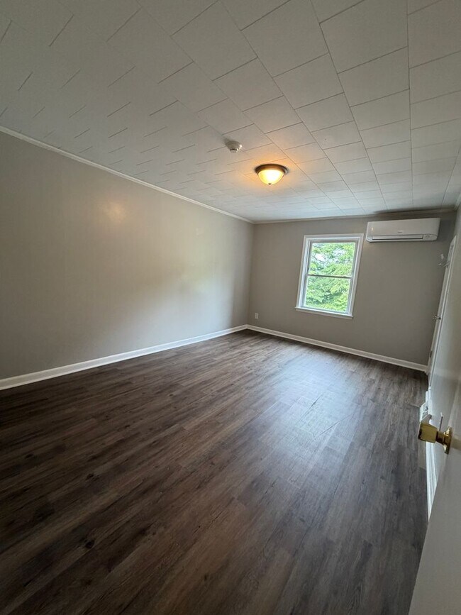 Building Photo - 196 Perkinsville Dr