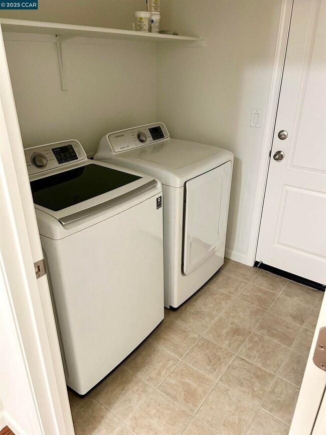 Building Photo - 47 Sugarbush Ct