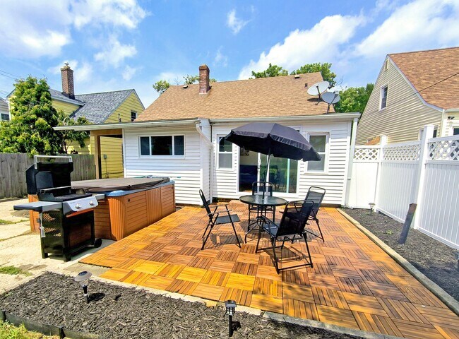 Building Photo - Bayard Luxe Hot Tub Escape