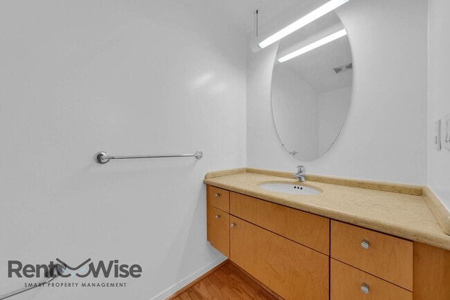 Building Photo - 77 Dow Pl