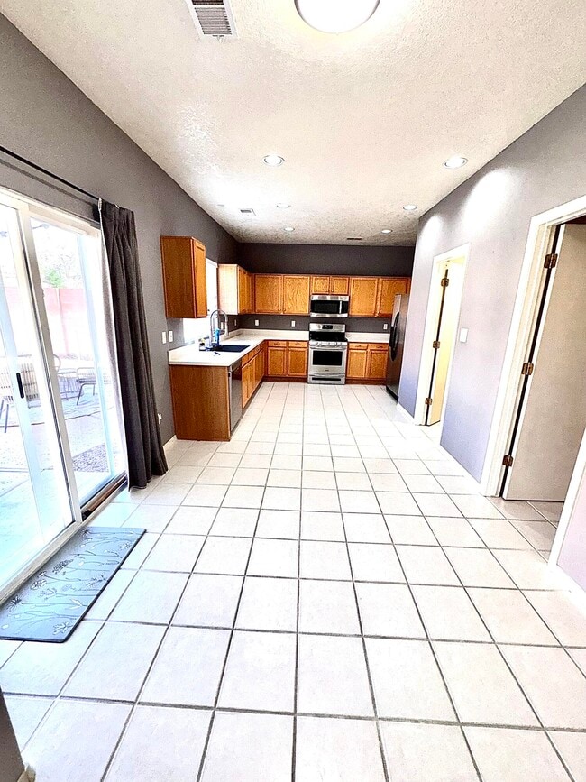 Building Photo - 7039 Casa Elena Dr NE