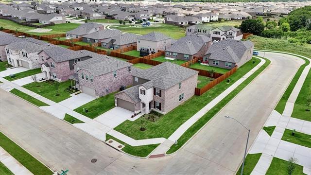 Building Photo - 16000 Isles Dr